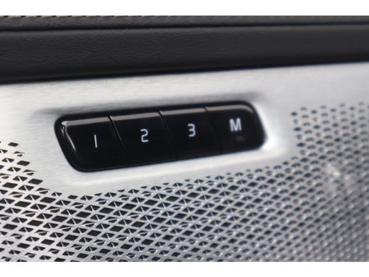 Volvo  XC90 T8 Ultra Dark | B&W | Massage | Trekhaak | Pano | ActivLease financial lease