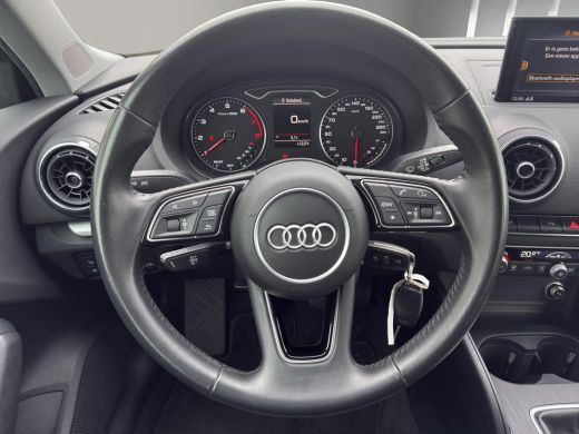 Audi A3 Sportback 30 TFSI | Navi | Parkeersensors V+A | Airco (automatisch) | 16"| Bluetooth | ActivLease financial lease