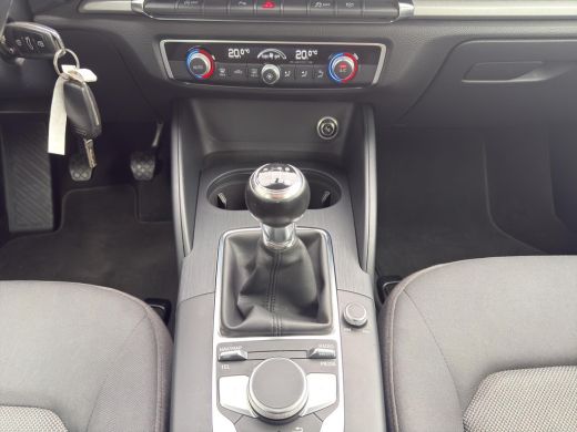 Audi A3 Sportback 30 TFSI | Navi | Parkeersensors V+A | Airco (automatisch) | 16"| Bluetooth | ActivLease financial lease