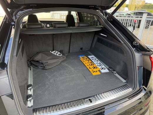 Audi Q8 60 TFSI e quattro Pro Line S Competition Pano-ACC-4Wstr-OLED-23"-B&O-Head up-Sportst-Trekhaak ActivLease financial lease