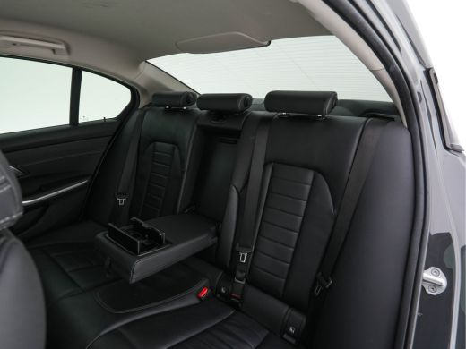 BMW 3 Serie 330e eDrive Edition (Plug-In) (INCL-BTW) Aut. *LEATHER | FULL-LED | DIGI-COCKPIT | HEATED-SPORTSE... ActivLease financial lease