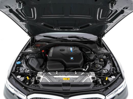 BMW 3 Serie 330e eDrive Edition (Plug-In) (INCL-BTW) Aut. *LEATHER | FULL-LED | DIGI-COCKPIT | HEATED-SPORTSE... ActivLease financial lease