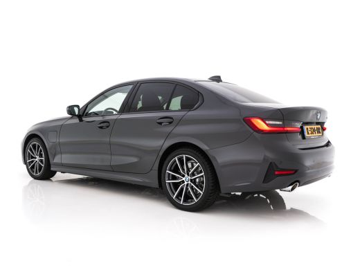BMW 3 Serie 330e eDrive Edition (Plug-In) (INCL-BTW) Aut. *LEATHER | FULL-LED | DIGI-COCKPIT | HEATED-SPORTSE... ActivLease financial lease