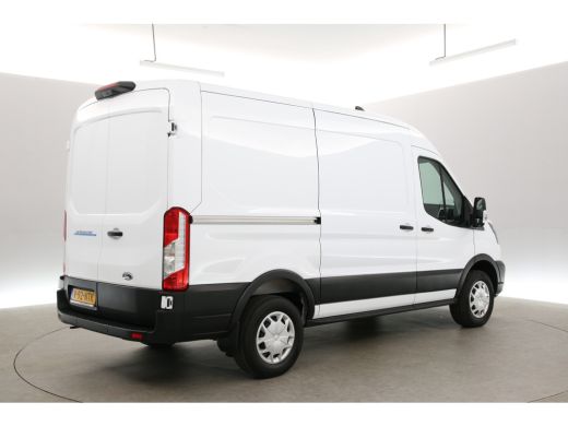 Ford E-Transit L2H2 Trend 68 kWh | Snelladen | SOH 98% | Airco | Camera | 3 Zits | Cruise | Carplay | Navi ActivLease financial lease