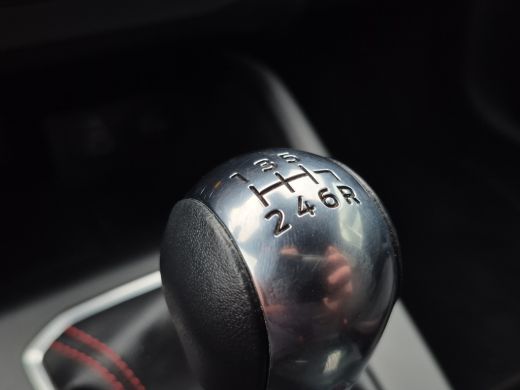 Ford Focus 1.0 EcoBoost Hybrid ST Line Full LED | Parkeersensoren | Full map navigatie | Carplay/android aut... ActivLease financial lease