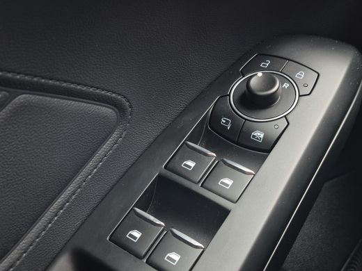 Ford Focus 1.0 EcoBoost Hybrid ST Line Full LED | Parkeersensoren | Full map navigatie | Carplay/android aut... ActivLease financial lease