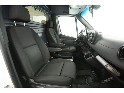 Mercedes-Benz Sprinter 316 2.2 CDI L2H2 | Airco | Cruise | Camera | Carplay | Trekhaak | Navi | Parkeersens. ActivLease financial lease