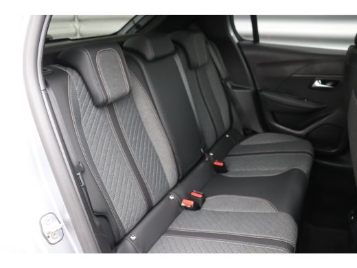 Peugeot 208 1.2 PURETECH 100PK ALLURE / NAVI / LEDER / CLIMA / PDC / 16" LMV / CAMERA / WINTERPAKKET / CRUISE... ActivLease financial lease