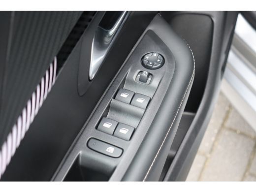 Peugeot 208 1.2 PURETECH 100PK ALLURE / NAVI / LEDER / CLIMA / PDC / 16" LMV / CAMERA / WINTERPAKKET / CRUISE... ActivLease financial lease