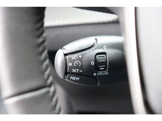 Peugeot 208 1.2 PURETECH 100PK ALLURE / NAVI / LEDER / CLIMA / PDC / 16" LMV / CAMERA / WINTERPAKKET / CRUISE... ActivLease financial lease