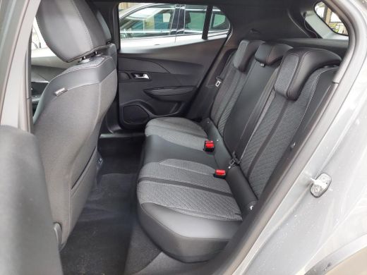 Peugeot e-2008 EV Allure Avantage 54 kWh | 3-Fase | Achteruitrijcamera | Climate Control | Draadloos Apple Carpl... ActivLease financial lease