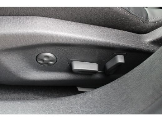 Peugeot e-308 GT 54 kWh | Nieuw model | Fase 3 laden | Massage | Stoelverwarming | Navigatie | Camera | Origine... ActivLease financial lease