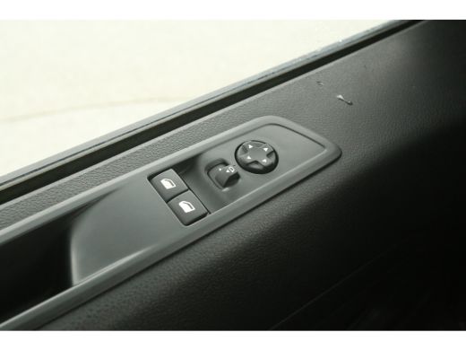 Peugeot e-Expert L2H1 75 kWh | NIEUW | Snelladen | SOH 99% | Airco | 3 Zits | Cruise | Camera | Carplay | Navi ActivLease financial lease