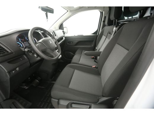 Peugeot e-Expert L2H1 75 kWh | NIEUW | Snelladen | SOH 99% | Airco | 3 Zits | Cruise | Camera | Carplay | Navi ActivLease financial lease