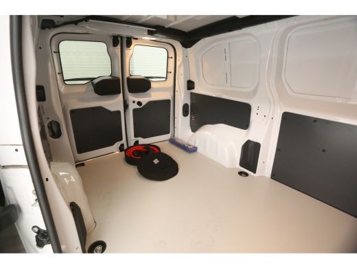 Peugeot e-Expert L2H1 75 kWh | NIEUW | Snelladen | SOH 99% | Airco | 3 Zits | Cruise | Camera | Carplay | Navi ActivLease financial lease