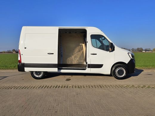 Renault Master T35 2.3 dCi L2 H2 - 150 PK - Euro 6 - Airco - Cruise Control ActivLease financial lease