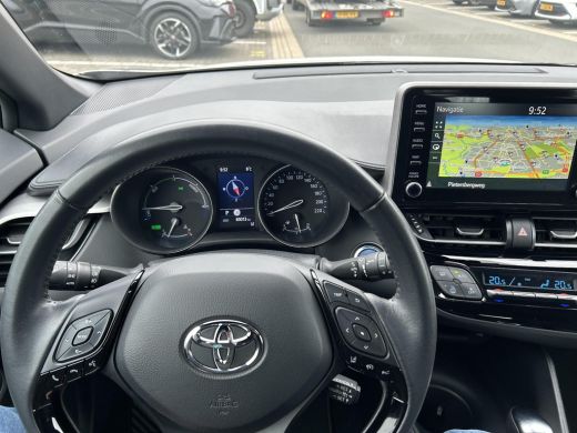 Toyota C-HR 1.8 Hybrid Active ActivLease financial lease