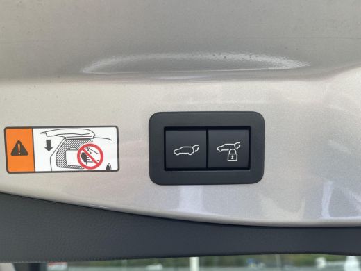 Toyota C-HR 2.0 Plug-in Hybrid 220 First Edition ActivLease financial lease