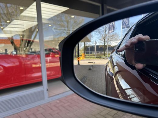 Toyota C-HR 2.0 Plug-in Hybrid 220 First Edition ActivLease financial lease