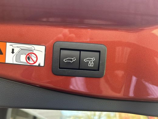 Toyota C-HR 2.0 Plug-in Hybrid 220 First Edition ActivLease financial lease