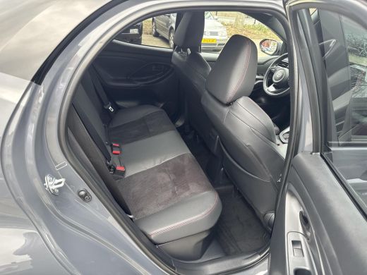 Toyota Yaris 1.5 Hybrid 130 GR SPORT PLUS PACK | 06-10141018 Voor meer informatie ActivLease financial lease