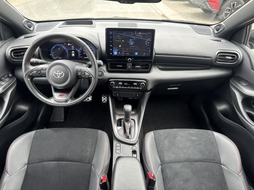 Toyota Yaris 1.5 Hybrid 130 GR SPORT PLUS PACK | 06-10141018 Voor meer informatie ActivLease financial lease