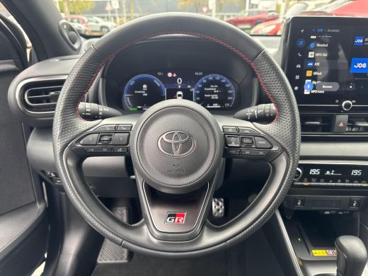 Toyota Yaris 1.5 Hybrid 130 GR SPORT PLUS PACK | 06-10141018 Voor meer informatie ActivLease financial lease