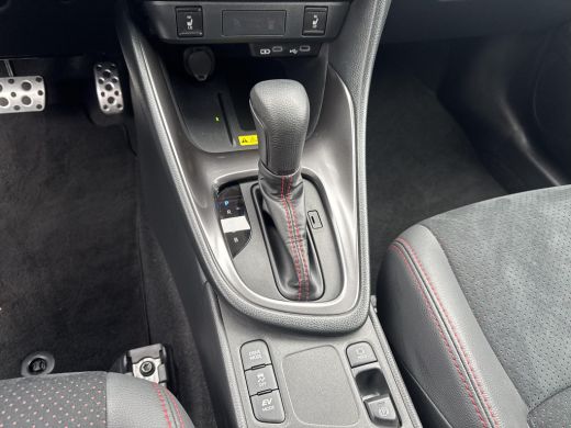 Toyota Yaris 1.5 Hybrid 130 GR SPORT PLUS PACK | 06-10141018 Voor meer informatie ActivLease financial lease