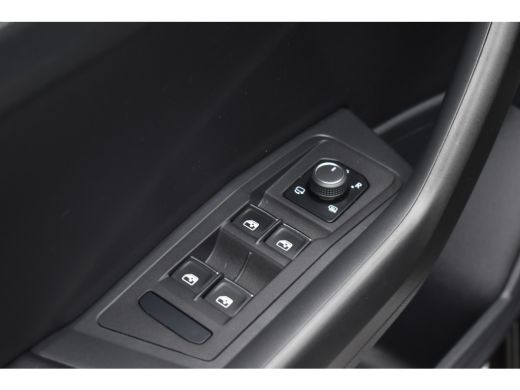 Volkswagen T-Roc 1.5 TSI 150PK DSG R-LINE SPORT/PDC/NAVI ActivLease financial lease