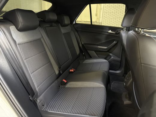 Volkswagen T-Roc 1.5 TSI 150PK DSG R-SPORT VIRTUAL/NAVI/CAMERA/ ActivLease financial lease