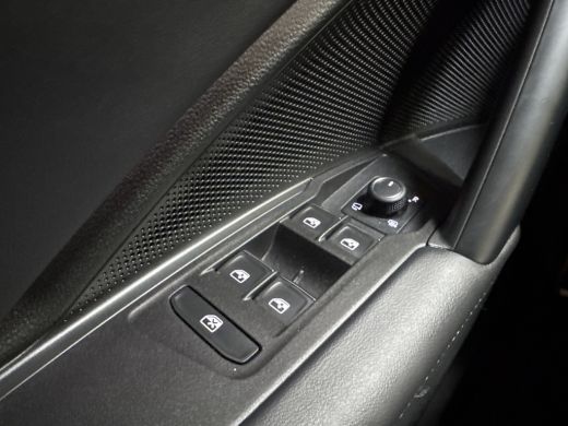 Volkswagen Tiguan 1.5 eTSI 150PK DSG LIFE GOAL IQ.LIGHT/360&deg;CAMERA/TREKHAAK,FABRIEKS GARANTIE ActivLease financial lease