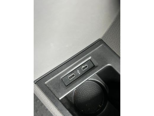 Volkswagen Transporter 150 Pk 7-DSG Dubbele Cabine | Navigatie | 150 pk DSG | Verwarmbare Voorruit | 17" Lichtmetaal ActivLease financial lease