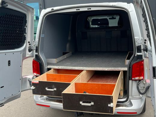 Volkswagen Transporter 150 Pk 7-DSG Dubbele Cabine | Navigatie | 150 pk DSG | Verwarmbare Voorruit | 17" Lichtmetaal ActivLease financial lease