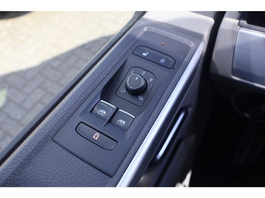 Volkswagen Transporter 2.0 TDI 150pk Bulli Black Edition Leer Led ActivLease financial lease