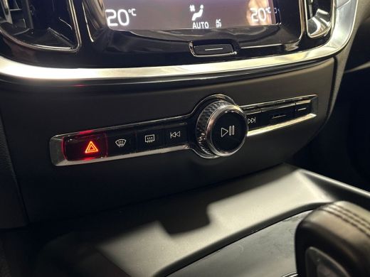 Volvo  V60 2.0 B3 Inscription Automaat (APPLE CARPLAY, GROOT NAVI, GETINT GLAS, SPORTSTOELEN, KEYLESS, LANE ... ActivLease financial lease