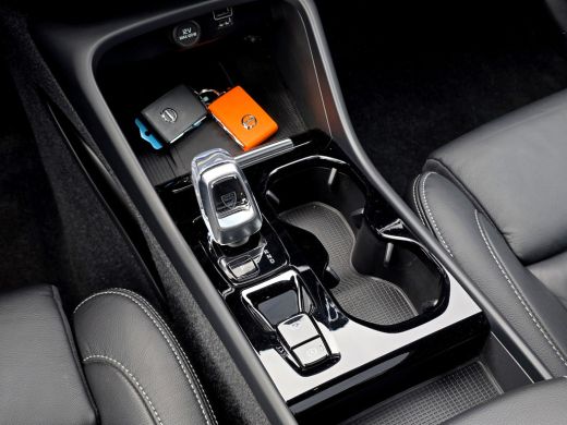 Volvo  XC40 1.5 T5 Recharge Inscription - 260 Pk - Plug-IN Hybrid - Pano - Leder ActivLease financial lease