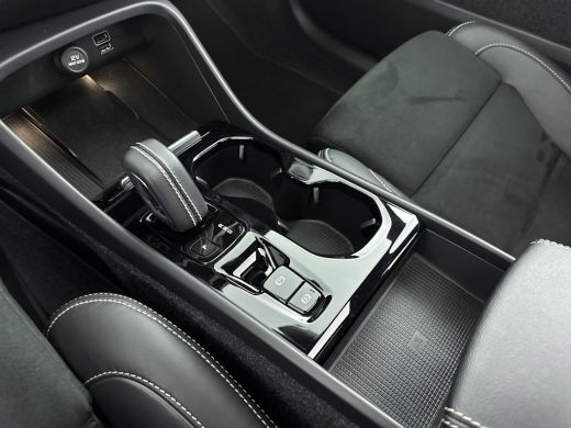 Volvo  XC40 1.5 T5 Recharge R-Design | Trekhaak | Panormadak | PDC V+A en Camera | BLIS | Adaptive Cruiscontr... ActivLease financial lease