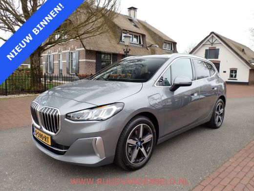 BMW 2 Serie Active Tourer 225e xDrive PANODAK / TREKHAAK / CARPLAY / CRUISE / LEER / NAVI