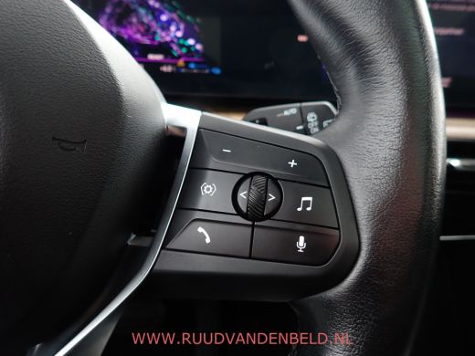 BMW 2 Serie Active Tourer 225e xDrive PANODAK / TREKHAAK / CARPLAY / CRUISE / LEER / NAVI ActivLease financial lease