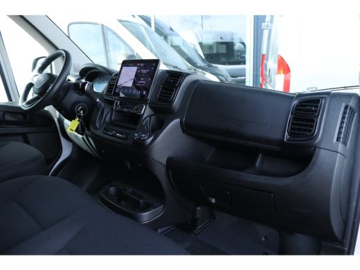 Citroën Jumper 2.2 BlueHDi 140 S&S L3H2 3.5t Zwaar | Cruise Control | Camera | Betimmering | Trekhaak | Navi | C... ActivLease financial lease