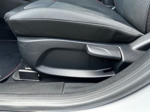 Ford Fiesta 1.0 ST-Line | STUUR, STOEL EN VOORRUITVERWARMING| NAVIGATIE + APPLE CARPLAY/ANDROID AUTO| KEYLESS... ActivLease financial lease