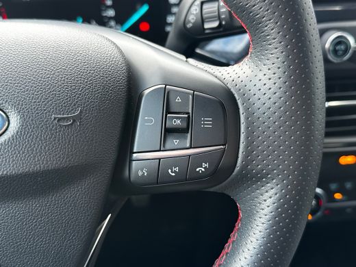 Ford Focus 1.0 125 PK ST Line | TREKHAAK| STOEL, STUUR EN VOORRUITVERWARMING| KEYLESS ENTRY & START| CAEMRA ... ActivLease financial lease