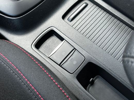 Ford Focus 1.0 125 PK ST Line | TREKHAAK| STOEL, STUUR EN VOORRUITVERWARMING| KEYLESS ENTRY & START| CAEMRA ... ActivLease financial lease