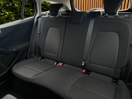 Ford Focus 1.0 EcoBoost Hybrid Trend Edition Business | Trekhaak | Camera | Adaptive Cruise | DAB ActivLease financial lease