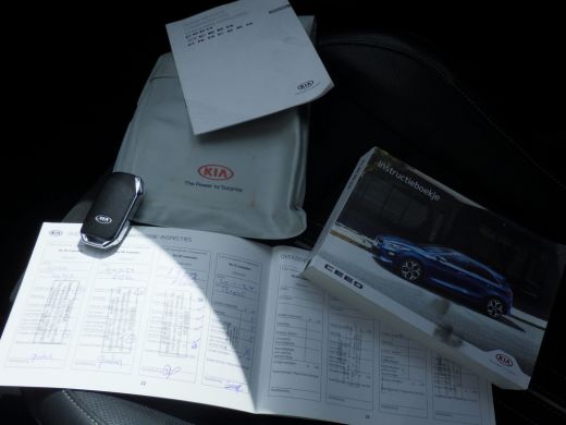 Kia Ceed 1.0 T-GDi GT-Line, Pano, Camera, Carplay, Zeer Compleet! ActivLease financial lease
