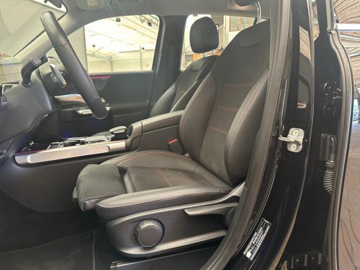 Mercedes-Benz 200-klasse 200 AMG Line Camera | Parkeersensoren | Alcantara/Leder | LED | Keyless | Navigatie | Elek. Achte... ActivLease financial lease