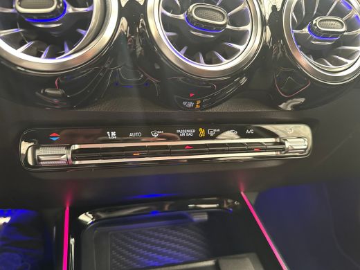 Mercedes-Benz 200-klasse 200 AMG Line Camera | Parkeersensoren | Alcantara/Leder | LED | Keyless | Navigatie | Elek. Achte... ActivLease financial lease