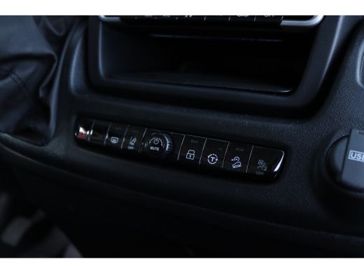 Peugeot Boxer 2.2 BlueHDi 140 S&S L3H2 3.5t | Cruise Control | Betimmering | Full-LED | Camera | Climate | Navi... ActivLease financial lease