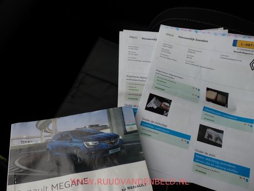 Renault M&eacute;gane Estate Estate 1.3 TCe Business Zen !! AUTOMAAT !! / TREKHAAK / CARPLAY / NAVI ActivLease financial lease