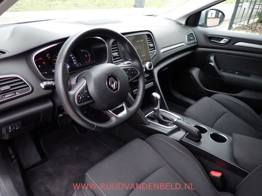 Renault M&eacute;gane Estate Estate 1.3 TCe Business Zen !! AUTOMAAT !! / TREKHAAK / CARPLAY / NAVI ActivLease financial lease